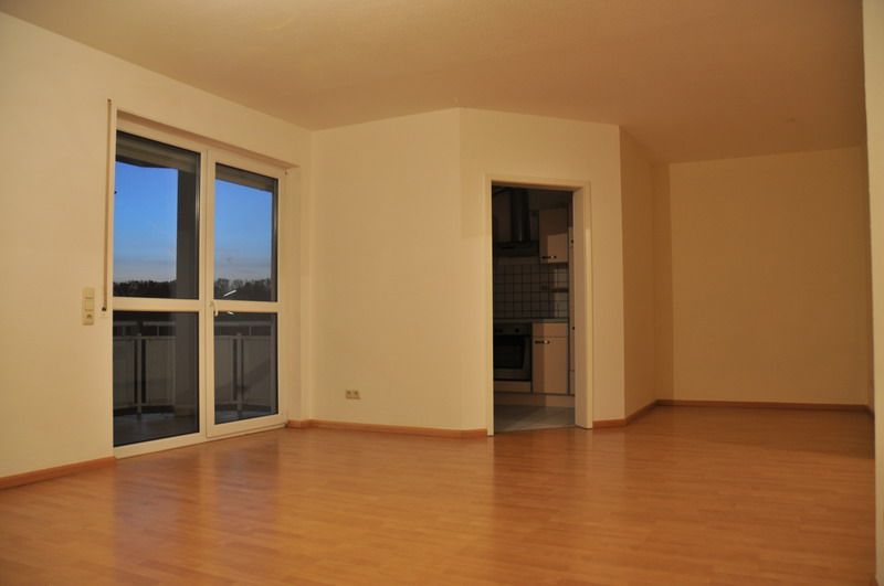 DSC_2021 -- Neuwertige 3-Zimmer-Wohnung mit Balkon in Langenselbold