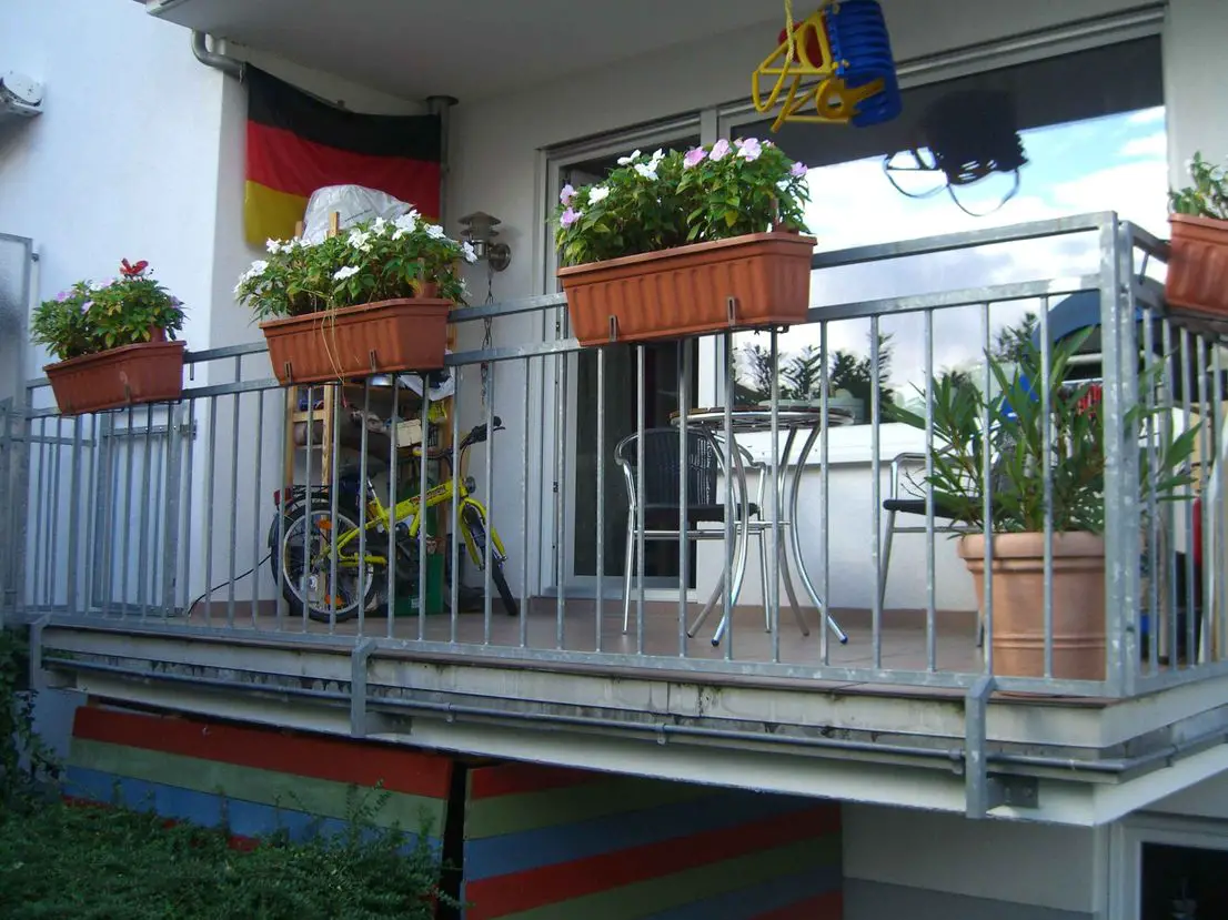 2 -- Neuwertige 3-Zimmer-Wohnung mit Balkon und Einbauküche in Hanau