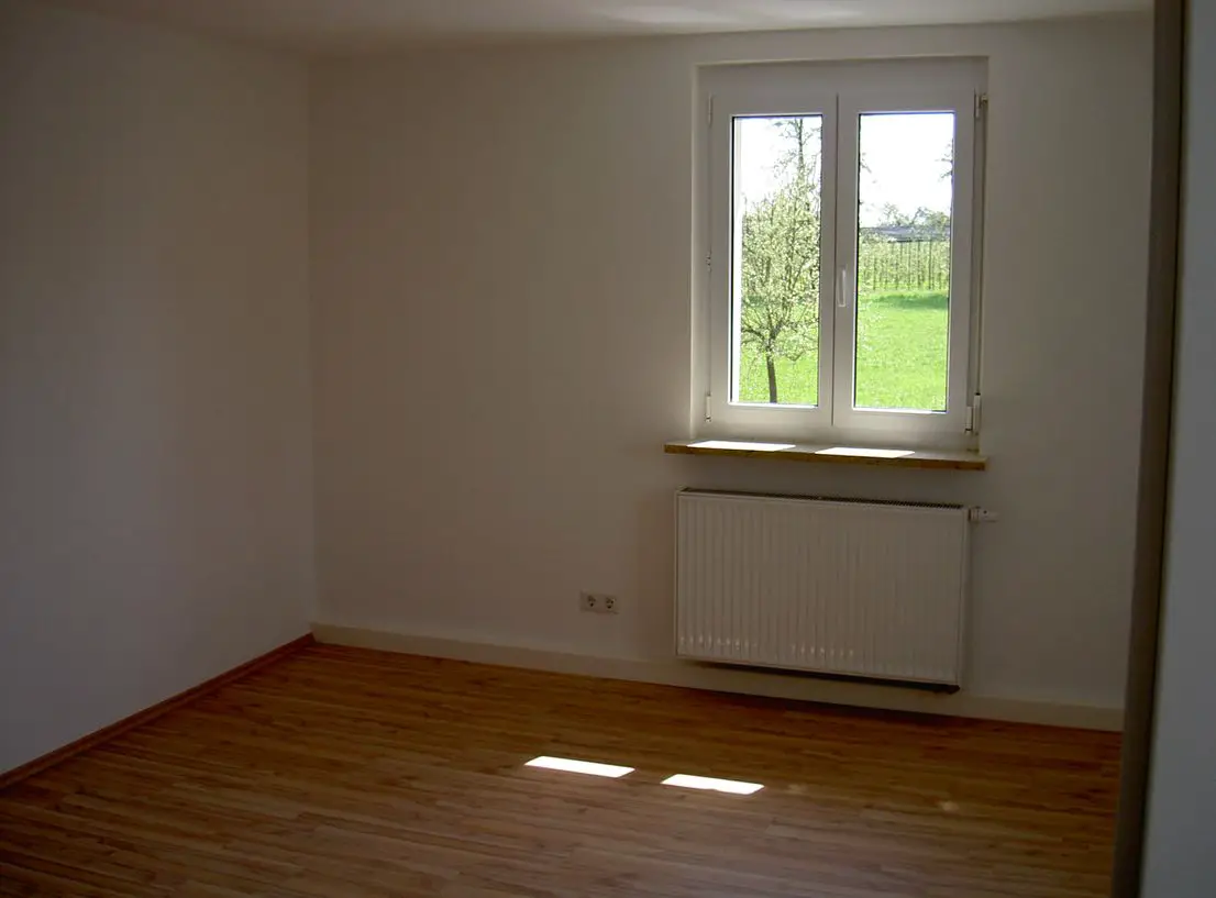 PICT1286 -- Gepflegte 2,5-Zimmer-Wohnung mit Balkon und Einbauküche in Friedrichshafen-Unterraderach