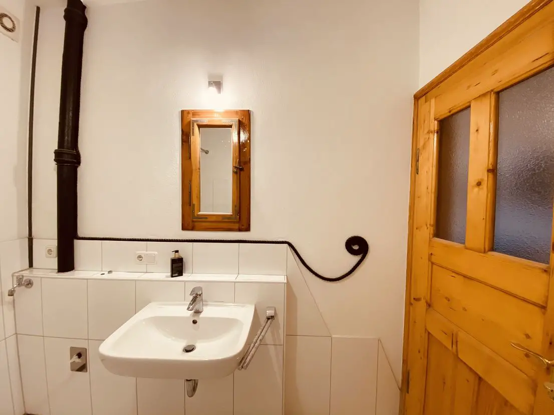 Badezimmer -- Sanierte 3-Zimmer Altbauwohnung am Nockherberg WG-geeignet