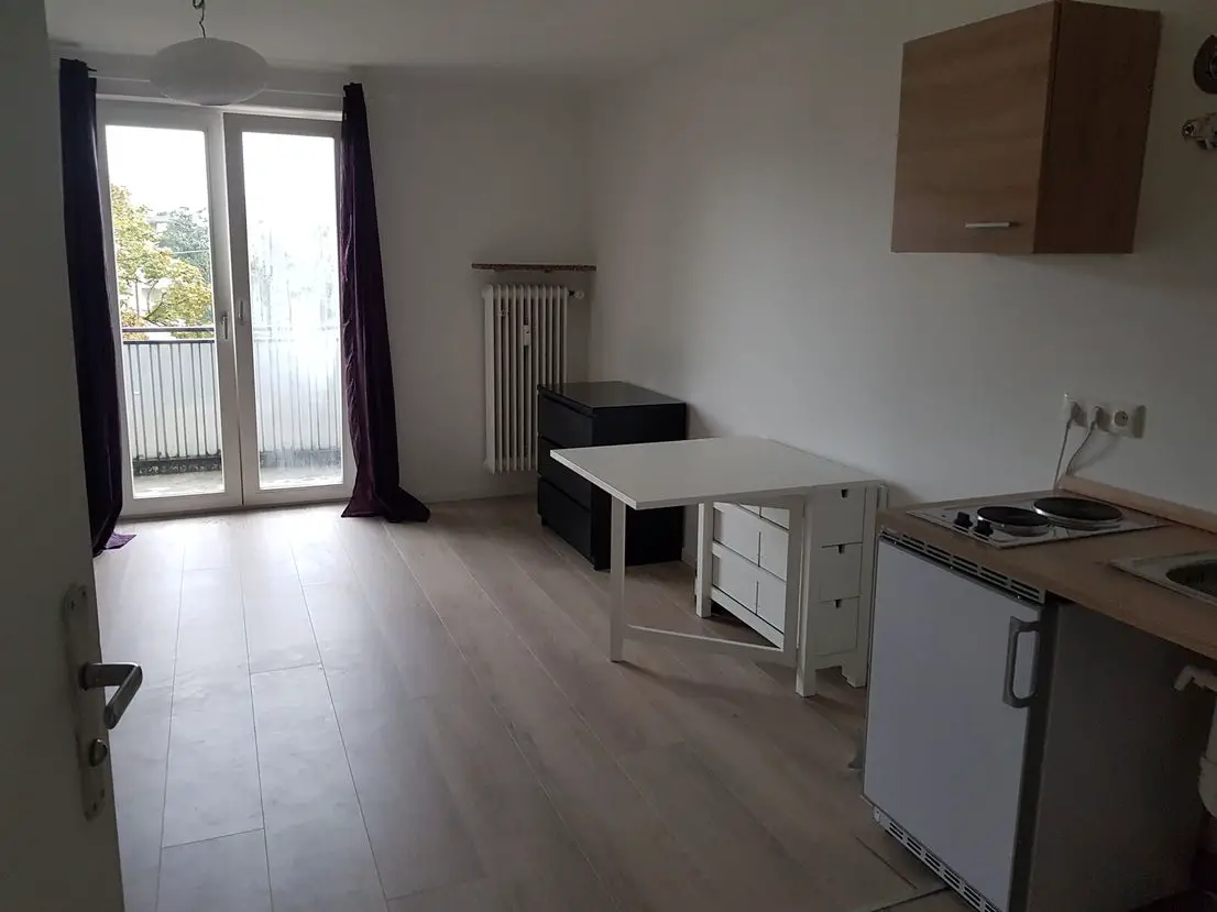 20180901_154020 -- Renovierte und mobilierte 1-Zimmer-Wohnung mit Balkon und Einbauküche in Untergiesing, München