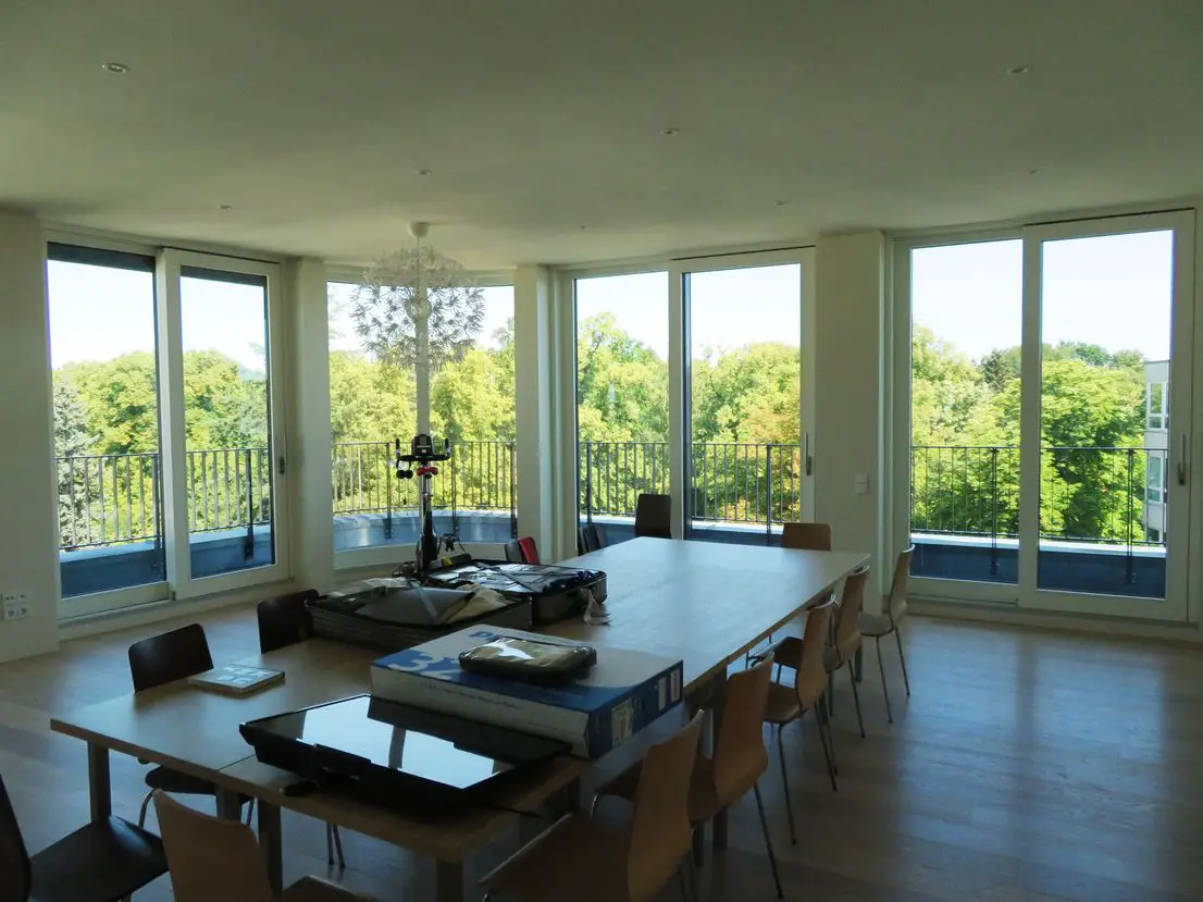 Bild Eckzimmer 2 -- Penthouse mit Terrasse und Grünblick, Deckenkühlung, Tiefgarage, Sauna, Fußbodenheizung mit Lift