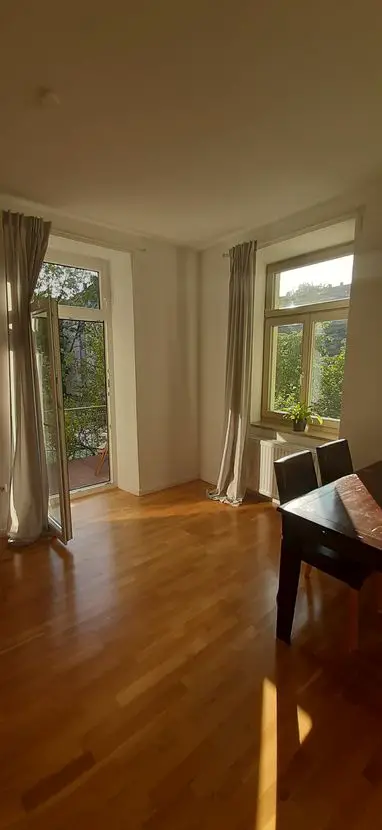 Wohnzimmer2 -- Gut vermietete Wohnung in Sendling zur Kapitalanlage