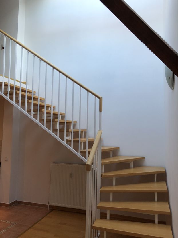 Treppe zum OG -- ++ Familienwohnung ++ Potsdam-City ++ Renoviert ++
