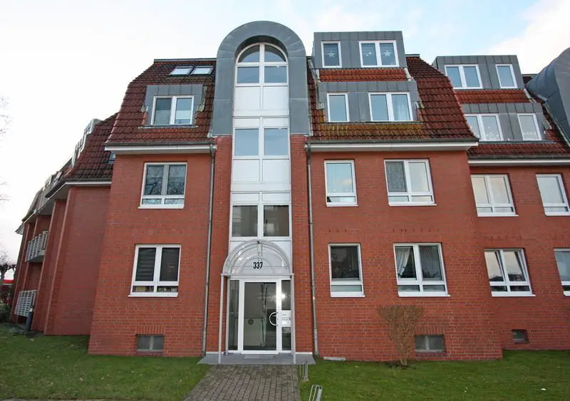 Objektansicht -- 3 Zimmer Wohnung mit 2 Balkonen und Tiefgarage in Norderstedt