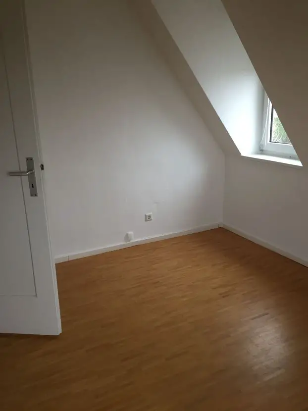 IMG_7374 -- Ansprechende 3-Zimmer-Dachgeschosswohnung mit Einbauküche in Stuttgart
