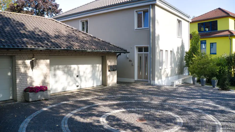 Hausansicht 1 -- Freistehendes modernes und gut ausgestattetes Zweifamilienhaus in Eschweiler - Röhe zu verkaufen.
