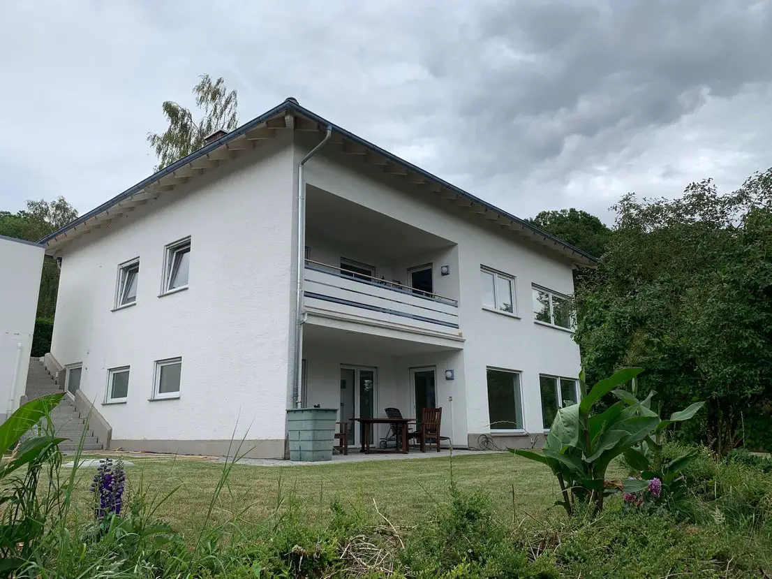Hausansicht -- Erstbezug nach Sanierung mit Balkon: schöne 2-Zimmer-Wohnung in Geisenheim-Stephanshausen