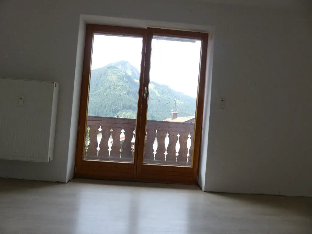 Wohnzimmer -- Renovierte ruhige lichtdurchflutete 2 Zi-Whg Oberallgäu, Bad Hindelang