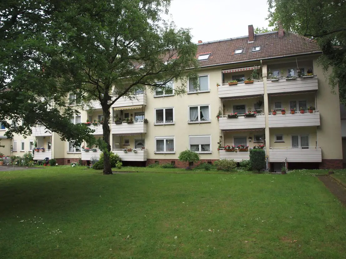 Garten -- Frisch sanierte 3-Zimmerwohnung in ruhiger Lage -25 Minuten bis Düsseldorfer Innenstadt-