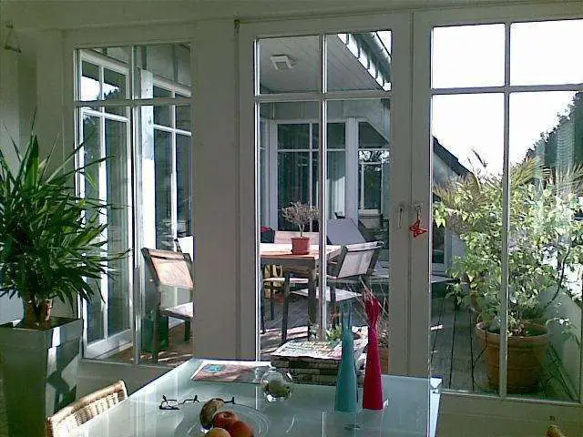 Atrium-Terrasse -- Düsseldorf-Wittlaer: mod. Landhaus mit Atrium-Terrasse