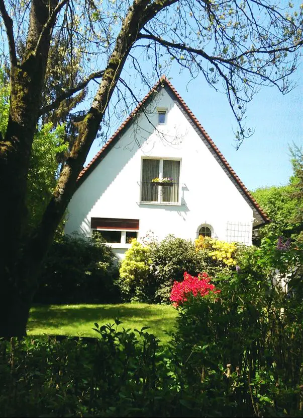 Strassenansicht -- Gemütliches freistehendes Einfamilienhaus im Hochtaunuskreis, Kronberg im Taunus