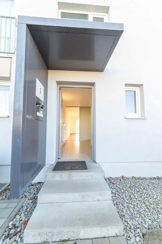 01 - Eingang -- Schönes Haus mit fünf Zimmern in Karlsruhe, Neureut
