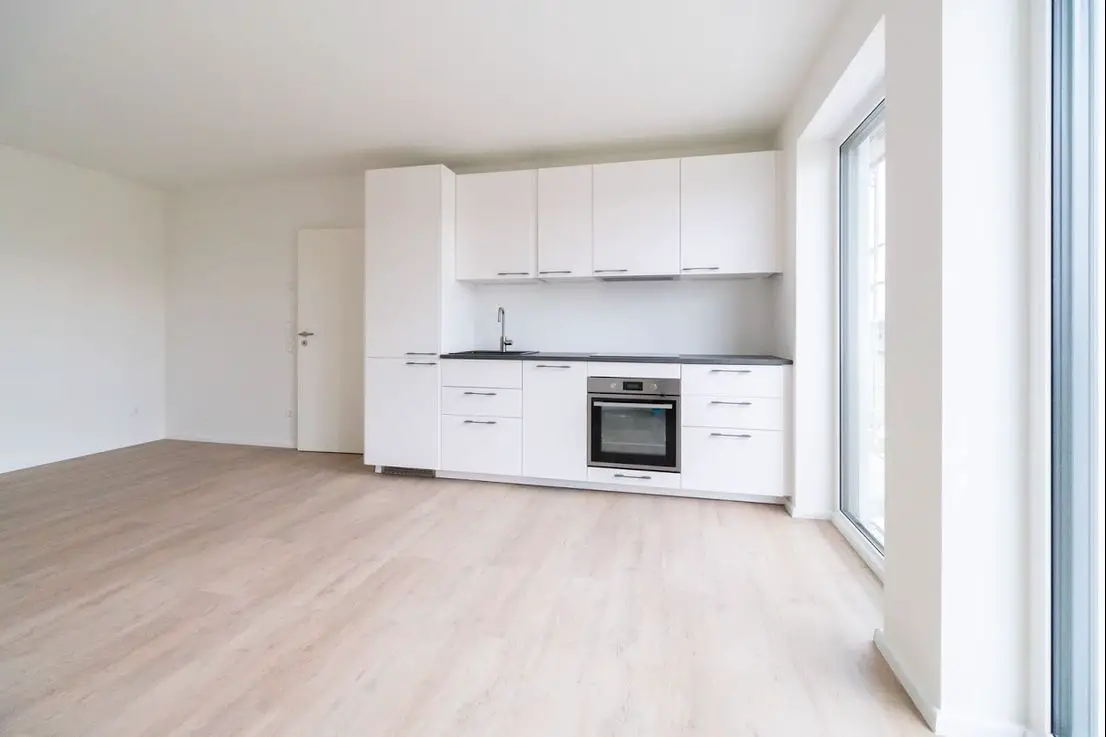 Küche -- Neubau mit EBK und Balkon: Stilvolle, ansprechende 3-Zimmer-Wohnung in Wörth