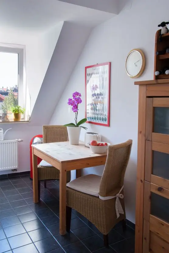 Küche -- Möblierte, sehr helle und ruhige Dachgeschoßwohnung