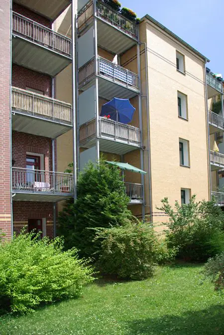 grüner Innenhof -- Wohnung mit Terrasse zum grünen Innenhof