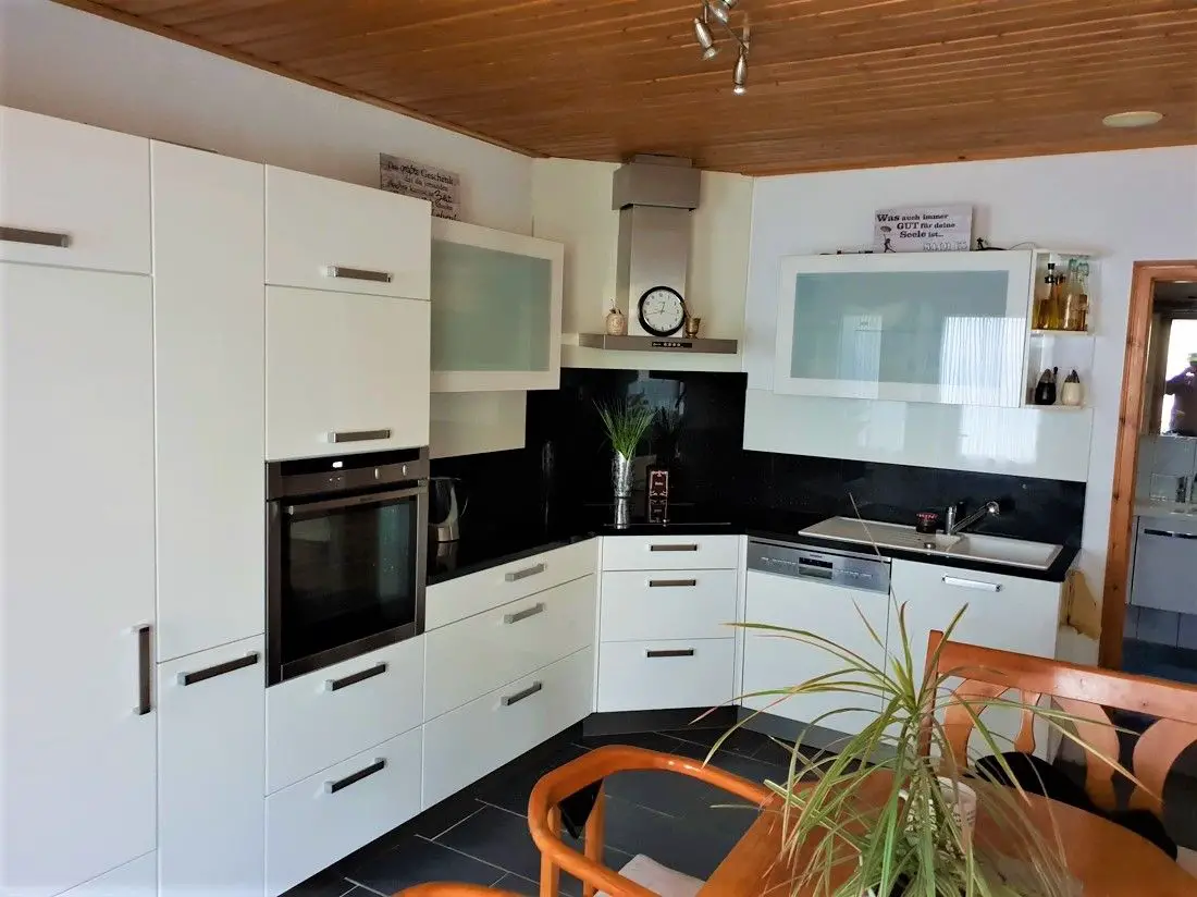 Wohnhaus /Einbauküche -- Freundliches EFH in ruhiger Lage mit variablem Grundstück!