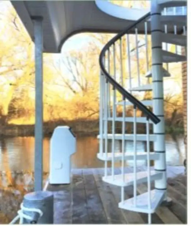 Treppe -- Modernes, hochwertiges Hausboot - Wohnen und Leben auf dem Wasser