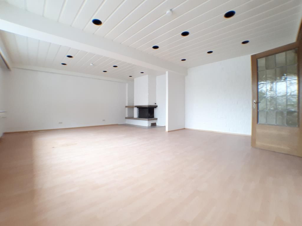 Wohnzimmer -- Leben auf 110 m²! Zentral gelegene 2-Zimmer-Wohnung mit Kamin!
