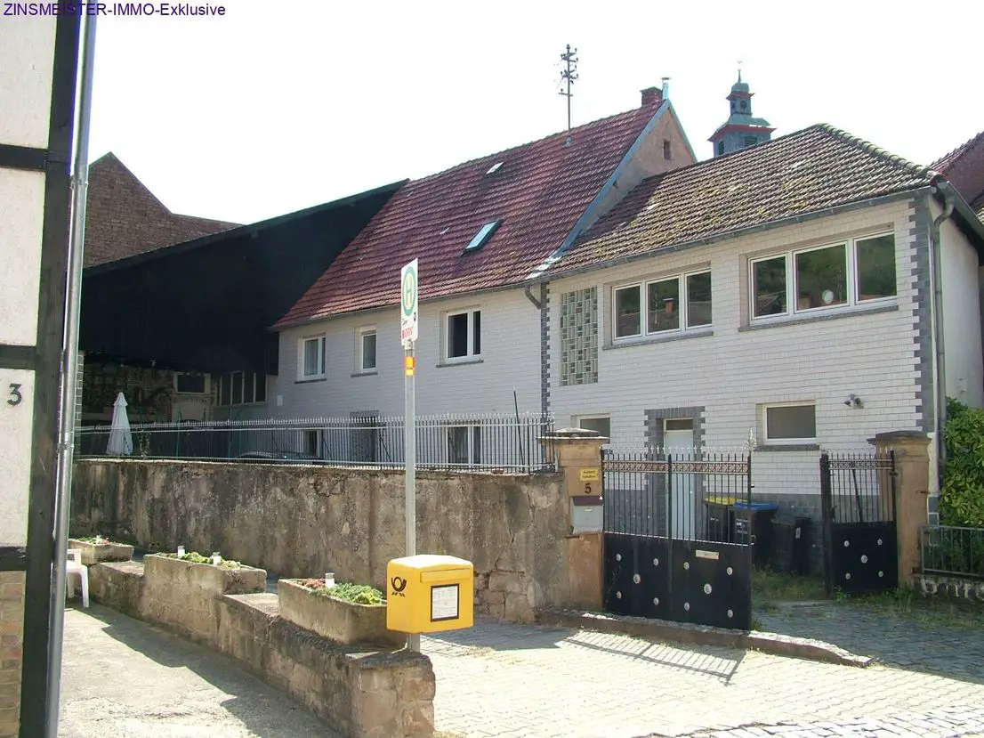 24718-2078-1-g -- Bauernhaus in ruhiger Seitenstraße 
