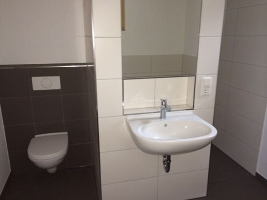 Badezimmer -- Exklusive, neuwertige 2-Zimmer-Wohnung mit EBK in Kronberg im Taunus
