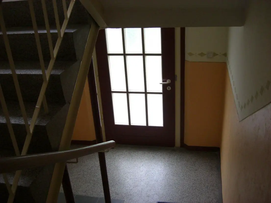 Blick auf Haustür -- Sehr gepflegte 3 ZKB-Wohnung mit EBK in Hornburg