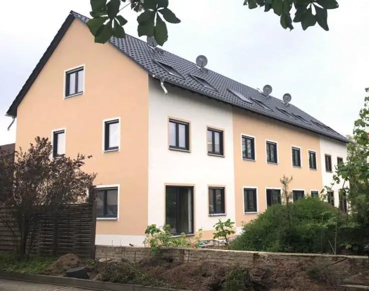Ansicht Reihenhaus Kastanienst -- Hallo Familien! Neu errichtetes Reihenhaus mit 5 Räumen in Coswig zu vermieten