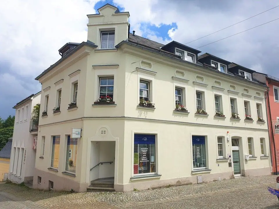 Gesamtobjekt -- 2 Ladenflächen in zentralem Wohn- und Geschäftshaus in Bad Lobenstein zum Verkauf