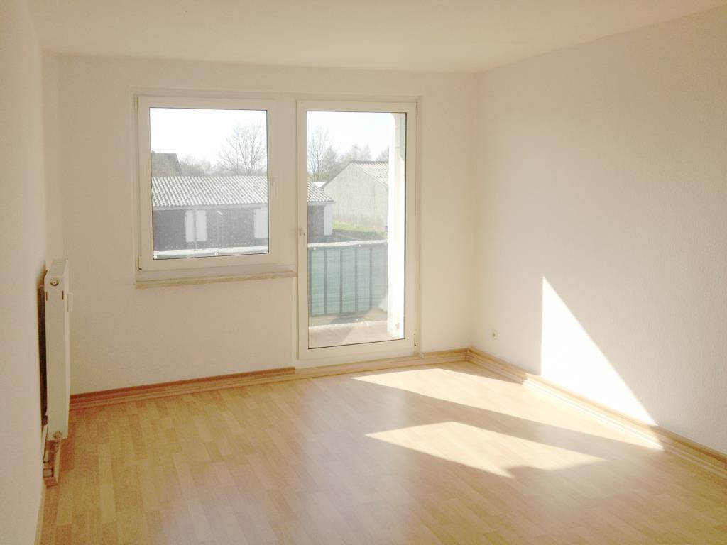 Wohnzimmer -- Für Sie frisch renoviert: 3-Raum Wohnung!! 