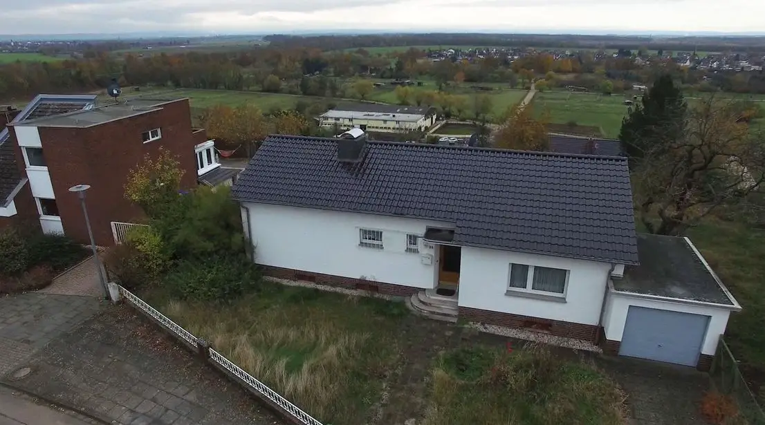 erf02 -- Einfamilienhaus als zukünftiges Doppelhaus in traumhafter Höhenlange zu verkaufen. (Video)