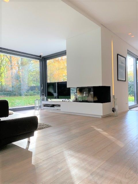 Wohn/- Essbereich  -- REFORCE - Möblierter Luxus Cubus mit Terrasse und Garten im Hahnwald