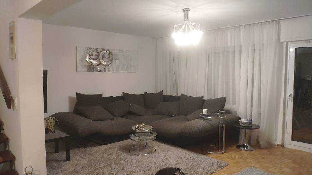 Wohnzimmer -- VON PRIVAT Reihenhaus mit vier Zimmern und Garage in ruhiger Zentrallage von Erftstadt-Liblar