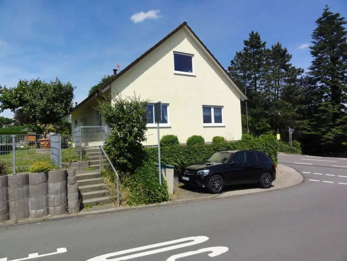 Straßenansicht -- Vermietung eines Einfamilienhauses in Wipperfürth-Neye