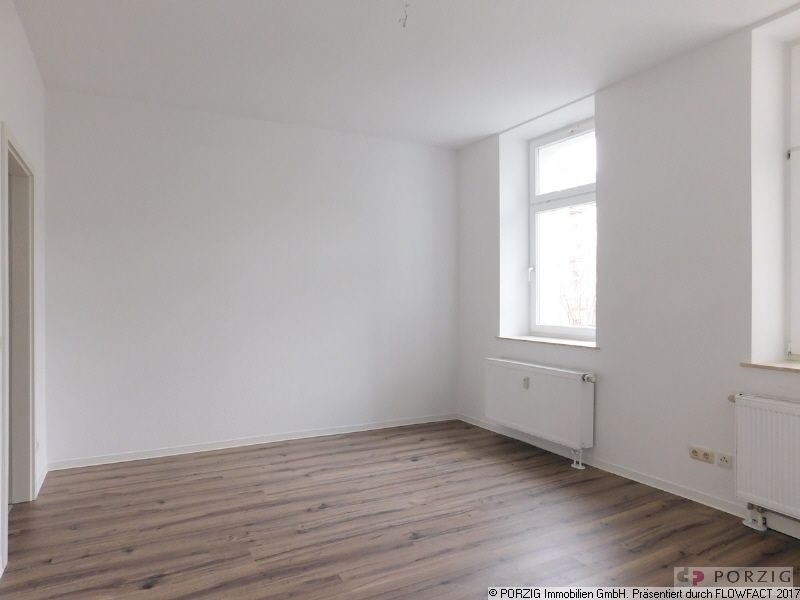 Wohnzimmer -- Für Individualisten - Frisch saniert in Altendorf