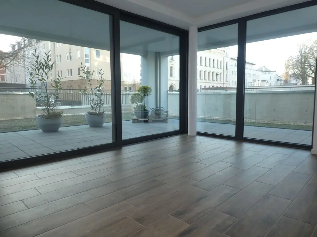Wohnzimmer -- RESERVIERT!! Exklusive Wohnung direkt an der Elbe - mit toller Terrasse/Balkon!