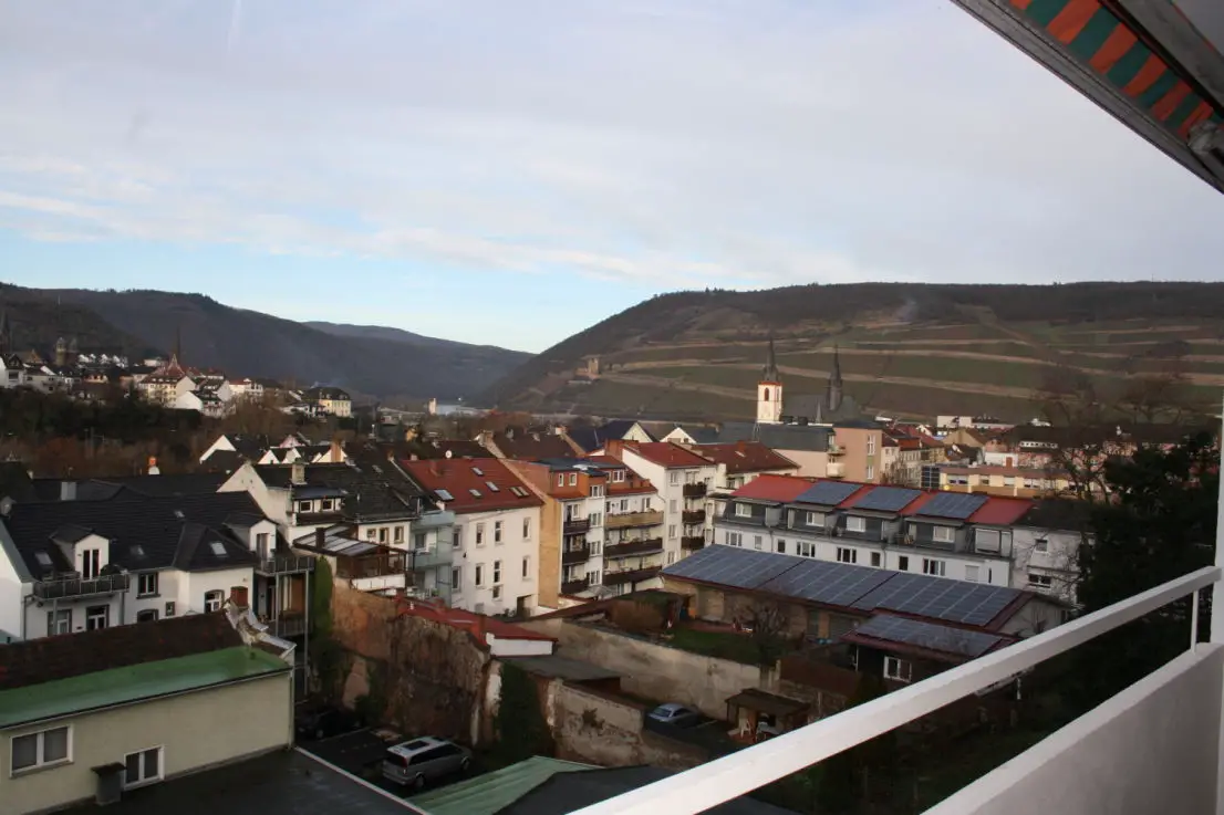 Ausblick -- Gut gelegene ETW mit Balkon, tollem Rheinblick und Garage