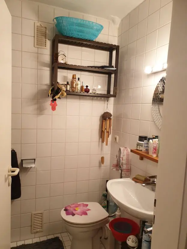 Badezimmer -- helle freundliche 2-Zimmer-Wohnung in der Großstadt mit Herz