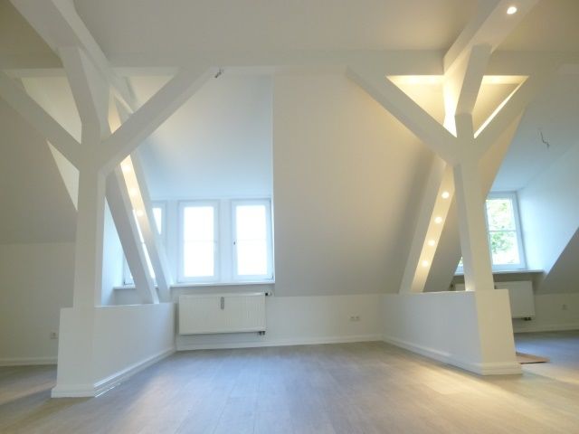 Objektfoto -- helles 2-Zimmer Dachgeschosswohnung im Herzen von Striesen mit Einbauküche!!