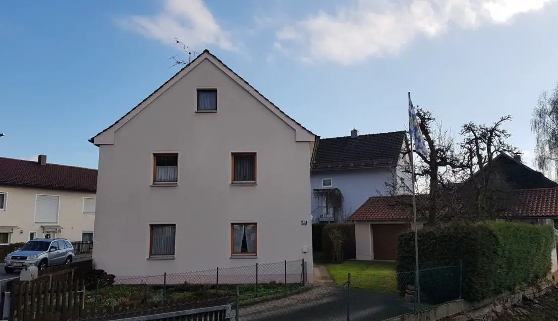 Einfamilienhaus m. Garage -- Zentral gelegen: Gut erhaltenes Haus mit sechs Zimmern in Regensburg (Kreis), Wörth an der Donau