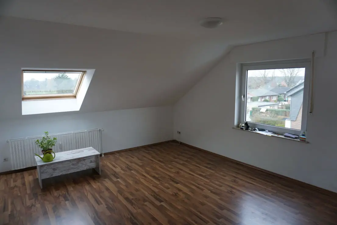Wohnzimmer 2 -- Schön geschnittene 3-Zimmer-DG-Wohnung mit modernem Wannenbad und Garage in Dorsten-Rhade