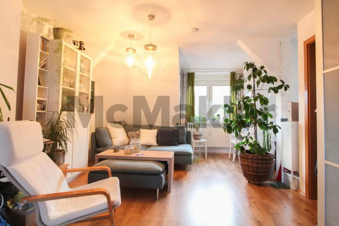 Wohn- und Schlafzimmer -- Vermieten oder Wohnen: Modernisiertes Apartment in guter Lage am Schwanenteich in Reutershagen