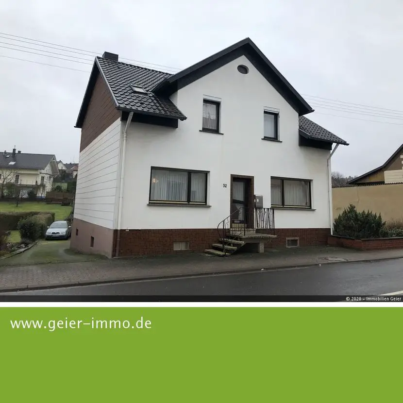 Strassenansicht -- Verkauft! Freistehendes 1-2 Familienhaus in zentraler Wohnlage in einem Saarwellinger Stadtteil