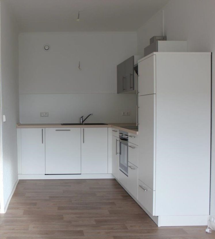 Einbauküche -- Einziehen und Wohlfühlen! Top sanierte 2 Raumwohnung mit Einbauküche in Blankenhain