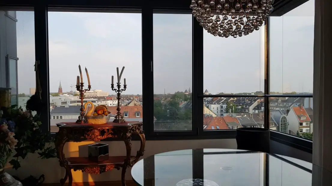 WohnzimmerAussicht -- Über den Dächern von Düsseldorf! Exklusive 2 Zimmer-Wohnung im Portobellohaus