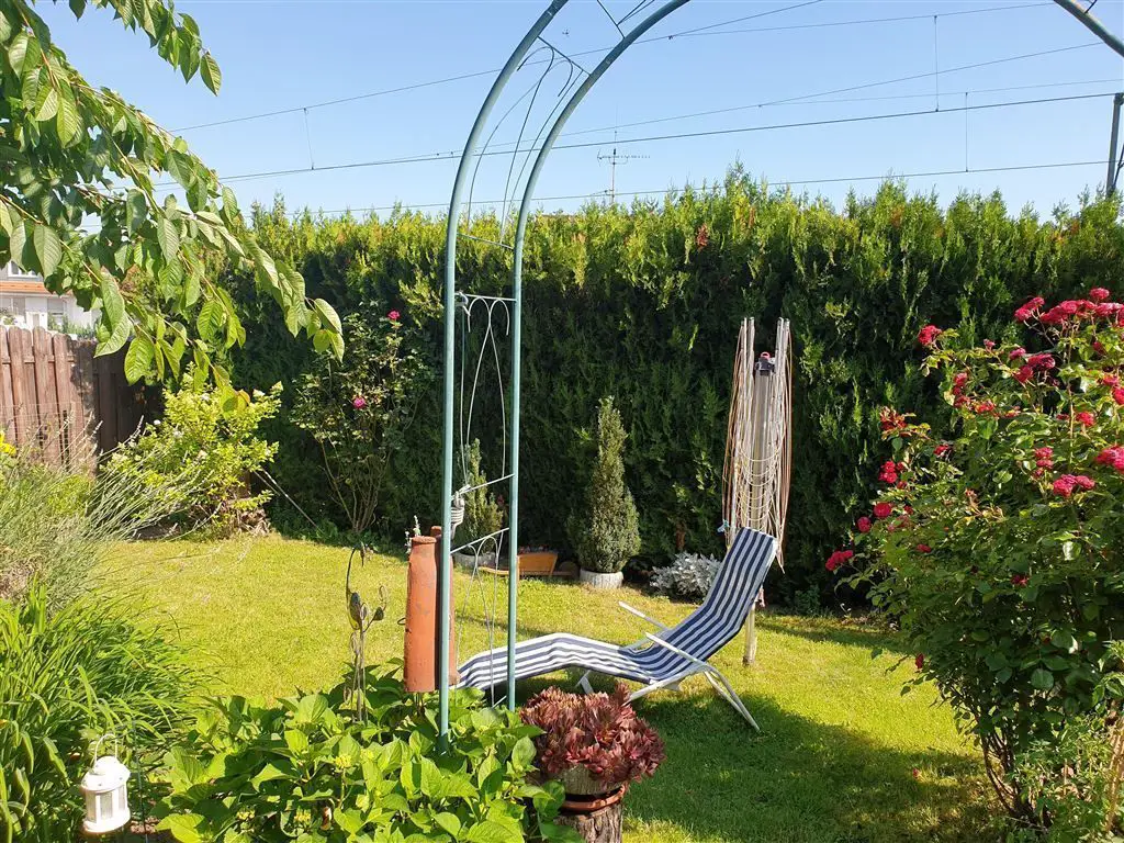 Gartenansicht  -- DHH in Winterbach- Verbringen Sie Zeit mit Ihren Liebsten im eigenen Haus!