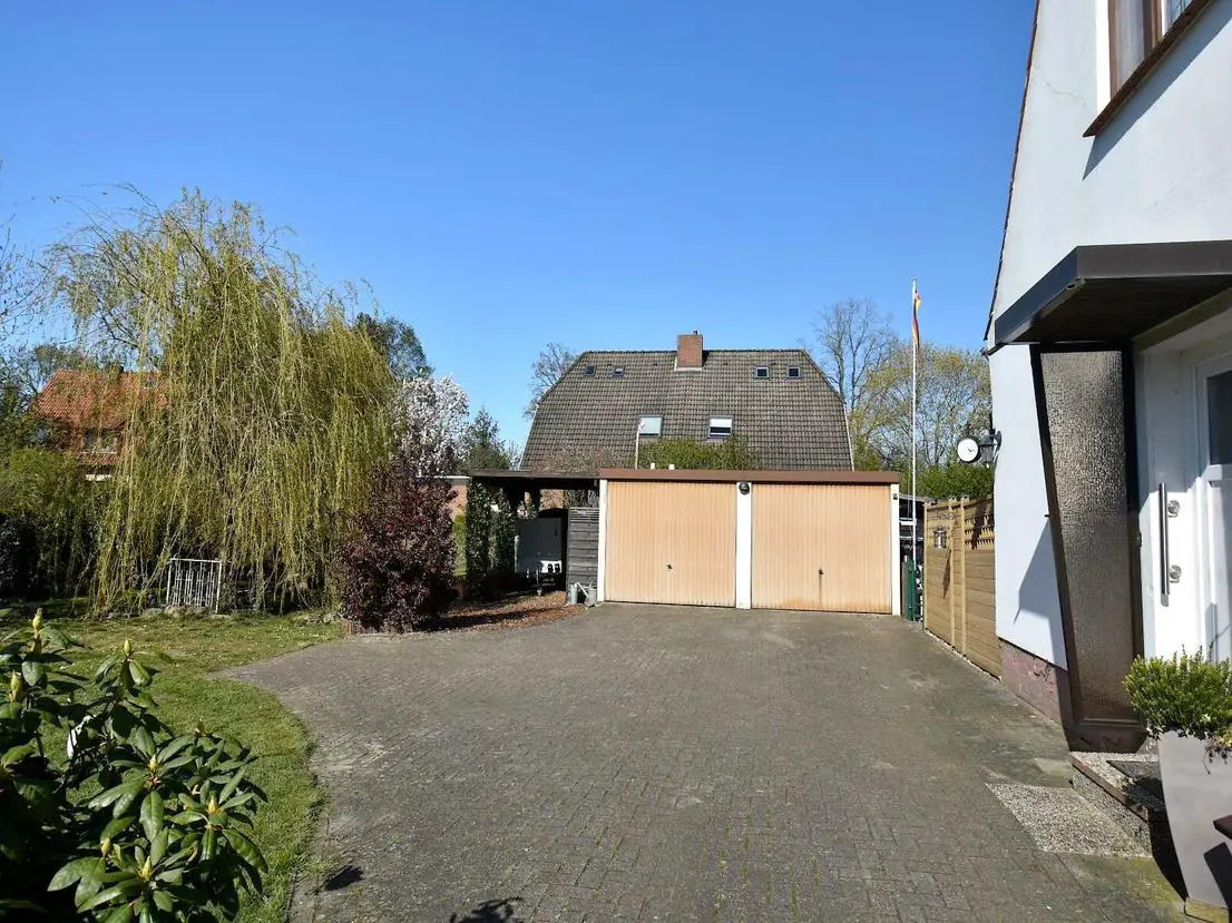 Garage -- Tolles Einfamilienhaus mit Eckgrundstück und kleiner Gewerbeeinheit in Ottersberg