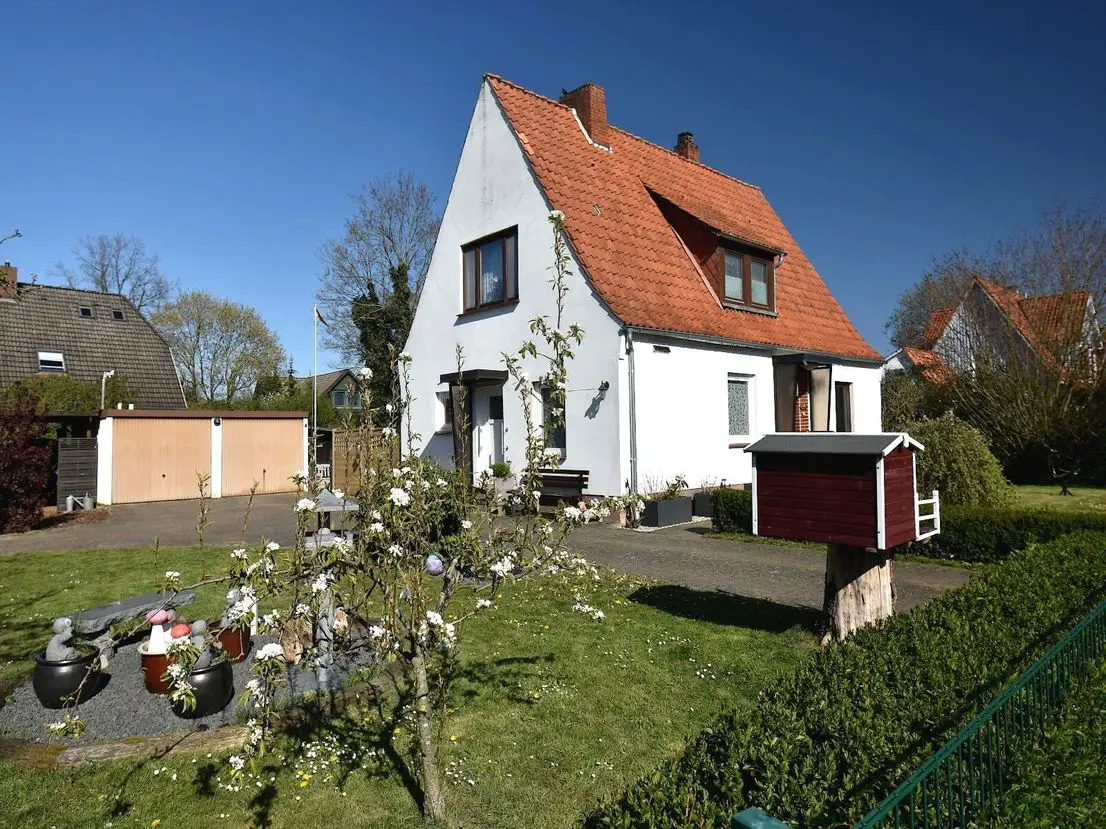 Titel -- Tolles Einfamilienhaus mit Eckgrundstück und kleiner Gewerbeeinheit in Ottersberg