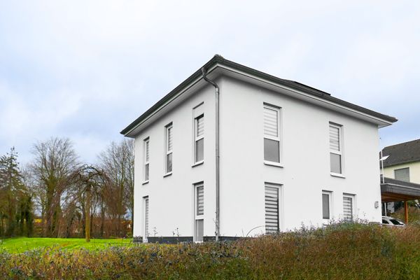 Hausansicht -- Niestetal/ Heiligenrode: chices, modernes Einfamilienhaus mit Gartengrundstück zum Verlieben…
