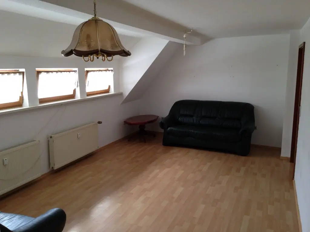 Wohnzimmer -- Zu Verkaufen: Schöne, günstige, modernisierte 2,5-Zimmer-DG-Wohnung mit EBK in Bad Grund (Harz)
