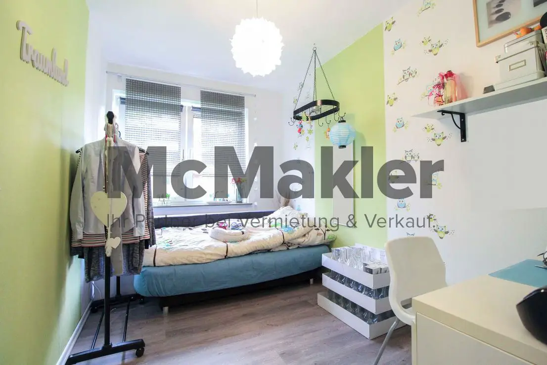 Gästezimmer -- Zentrumsnah: Sanierte 5-Zimmer-Wohnung mit Balkon in Eckernförde
